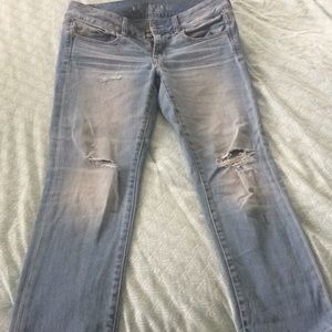 Distressed Crop lightwash denim